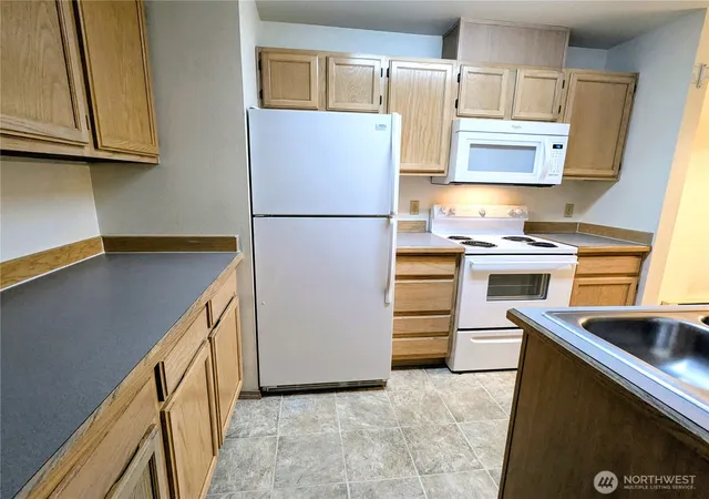 Photo 3 of Townhouse for sale at 9825 18th Avenue W #E4, Everett, WA 98204 | MLS# NWM2560604 | Listing updated on 2026-09-30