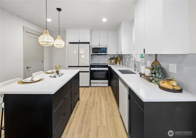 Photo 4 of Single family home for sale at 2935 39th Avenue SW, Seattle, WA 98116 | MLS# NWM2560615 | Listing updated on 2026-09-24