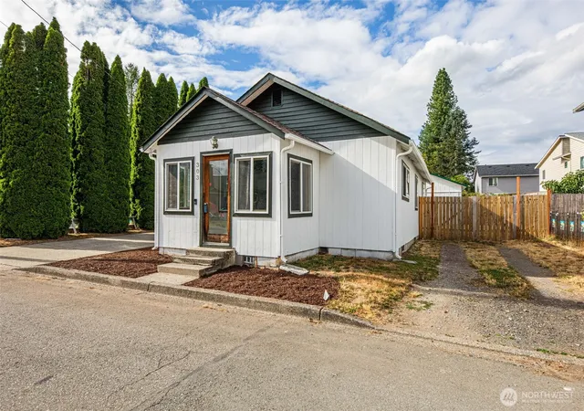 Photo 3 of Sale Pending at 303 Fir Ave, Sultan, WA 98294 | MLS# NWM2560620 | Listing updated on 2026-09-22