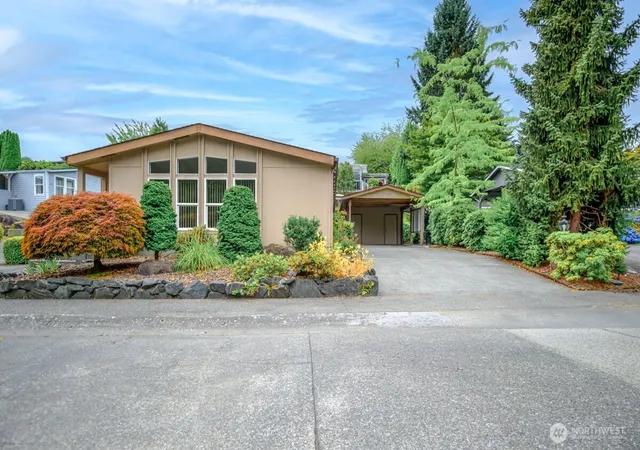 Photo 2 of Manufactured home for sale at 17308 Woodcrest Dr Ne, Bothell, WA 98011 | MLS# NWM2560644 | Listing updated on 2026-10-02