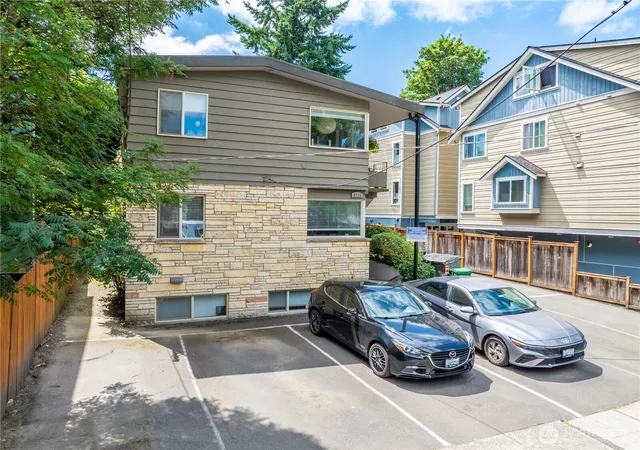 Photo 2 of Sale Pending at 6515 5th Avenue Ne, Seattle, WA 98103 | MLS# NWM2560645 | Listing updated on 2026-10-01