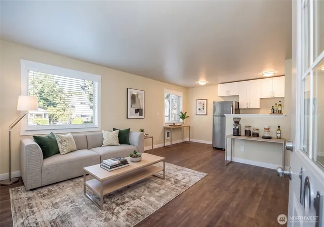 Photo 4 of Sale Pending at 6515 5th Avenue NE, Seattle, WA 98103 | MLS# NWM2560645 | Listing updated on 2026-10-01