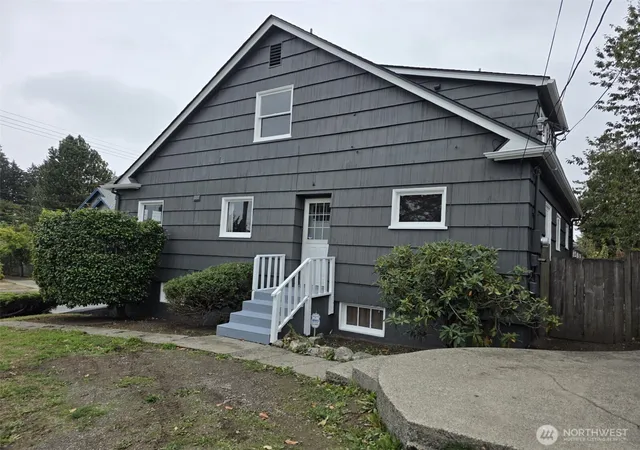 Photo 2 of Single family home for sale at 712 S Union Ave, Tacoma, WA 98405 | MLS# NWM2560659 | Listing updated on 2026-10-01
