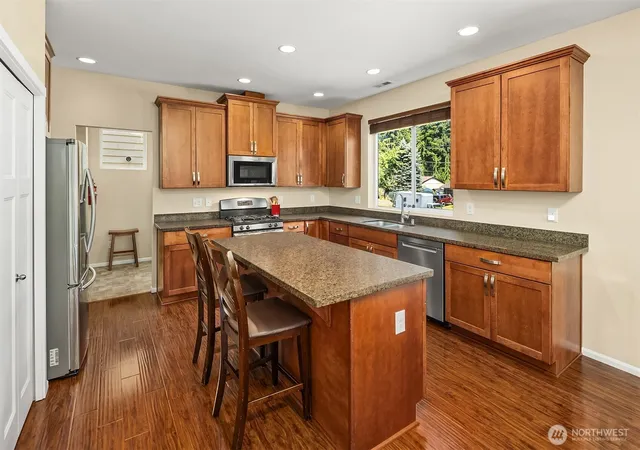 Photo 2 of Single family home for sale at 26 Meadow Pl Se, Everett, WA 98208 | MLS# NWM2560664 | Listing updated on 2026-09-23