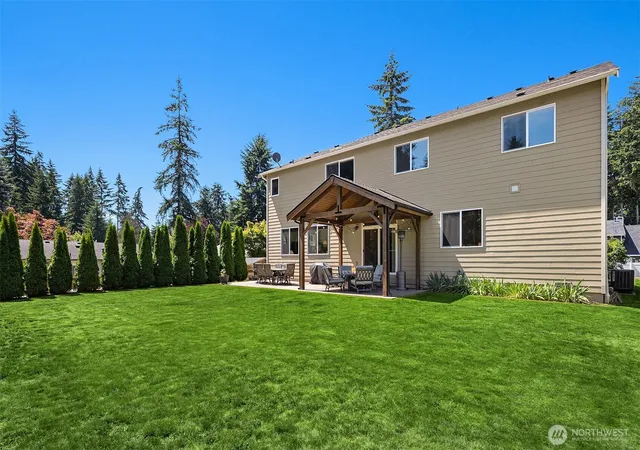 Single family home for sale at 26 Meadow Pl SE, Everett, WA 98208 | MLS# NWM2560664