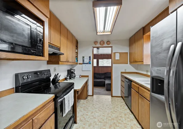 Photo 4 of Sale Pending at 16639 35th Avenue S, Sea Tac, WA 98188 | MLS# NWM2560671 | Listing updated on 2026-09-27
