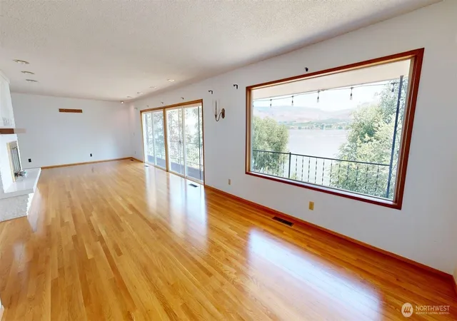 Photo 4 of Single family home for sale at 74 Westlake, Oroville, WA 98844 | MLS# NWM2560694 | Listing updated on 2026-09-23