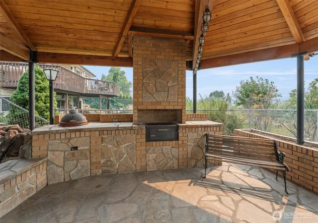 Photo 3 of Sale Pending at 1210 N Ashland Ave, East Wenatchee, WA 98802 | MLS# NWM2560701 | Listing updated on 2026-08-12