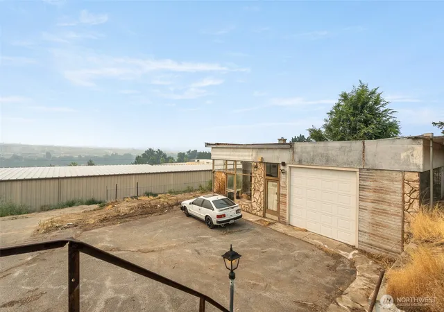 Photo 3 of Sale Pending at 1210 N Ashland Ave, East Wenatchee, WA 98802 | MLS# NWM2560701 | Listing updated on 2026-08-12