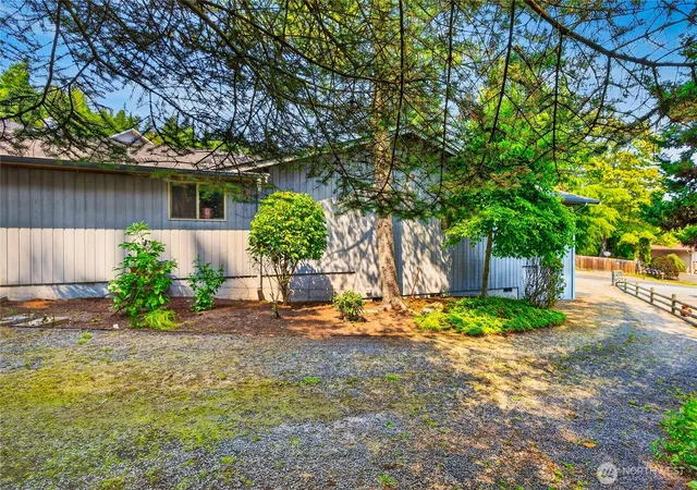 Photo 4 of Sale Pending at 475 Nez Perce Pl, La Conner, WA 98257 | MLS# NWM2560718 | Listing updated on 2026-09-21