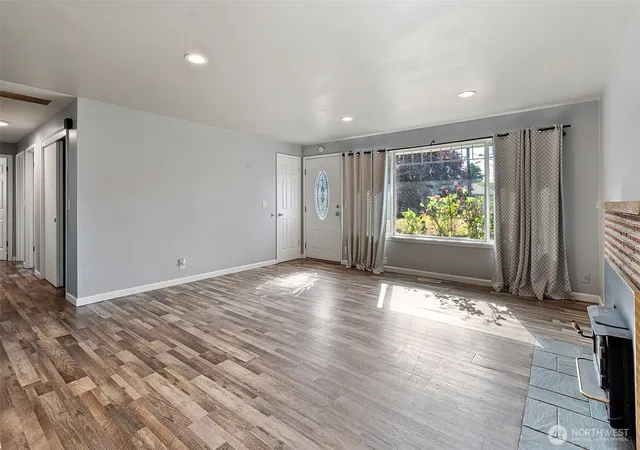 Photo 4 of Sale Pending at 31327 12th Place S, Federal Way, WA 98003 | MLS# NWM2560731 | Listing updated on 2026-08-21