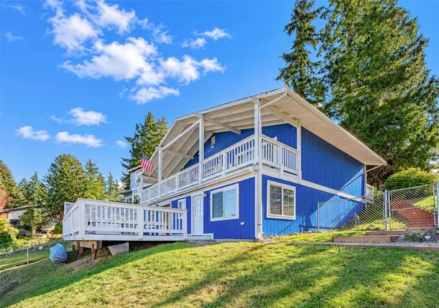 Photo 2 of Single family home for sale at 17142 Lakepoint Dr SE, Yelm, WA 98597 | MLS# NWM2560736 | Listing updated on 2026-10-28