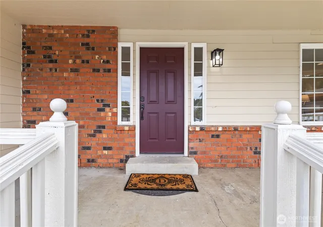 Photo 2 of Single family home for sale at 330 S 30th Place, Mount Vernon, WA 98274 | MLS# NWM2560737 | Listing updated on 2026-09-30