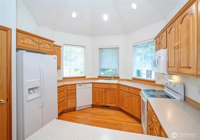 Photo 3 of Sale Pending at 8058 Se Halfmoon Ln, Port Orchard, WA 98367 | MLS# NWM2560746 | Listing updated on 2026-10-01