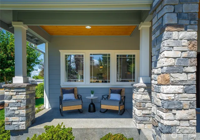 Photo 3 of Sale Pending at 3139 Oas Dr W, University Place, WA 98466 | MLS# NWM2560755 | Listing updated on 2026-09-25