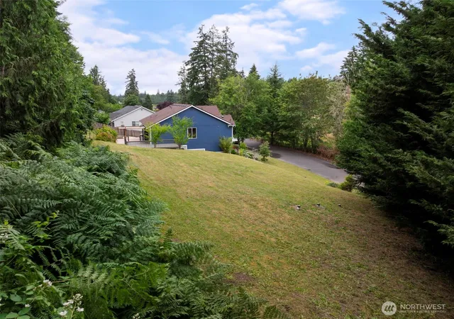 Photo 3 of Single family home for sale at 820 289th Street E, Roy, WA 98580 | MLS# NWM2560762 | Listing updated on 2026-09-23