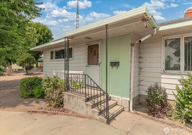 Photo 3 of Sale Pending at 1111 Par Dr, Ritzville, WA 99169 | MLS# NWM2560788 | Listing updated on 2026-09-21