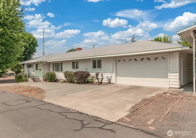 Photo 3 of Sale Pending at 1111 Par Dr, Ritzville, WA 99169 | MLS# NWM2560788 | Listing updated on 2026-09-21