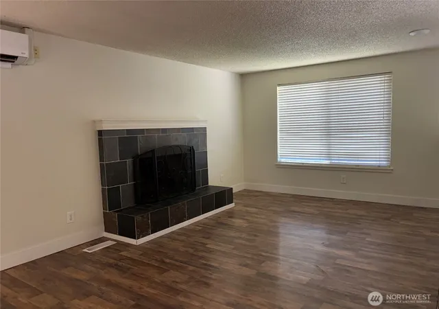 Photo 3 of Single family home for sale at 4883 Laura Ln SE, Port Orchard, WA 98367 | MLS# NWM2560853 | Listing updated on 2026-09-23