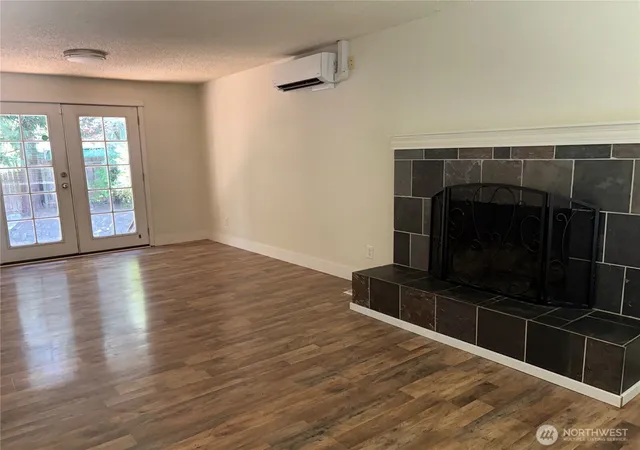 Photo 4 of Single family home for sale at 4883 Laura Ln SE, Port Orchard, WA 98367 | MLS# NWM2560853 | Listing updated on 2026-09-23