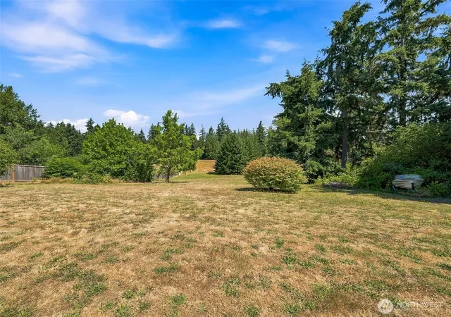 Photo 4 of Single family home for sale at 10723 59th Avenue E, Puyallup, WA 98373 | MLS# NWM2560876 | Listing updated on 2026-09-29