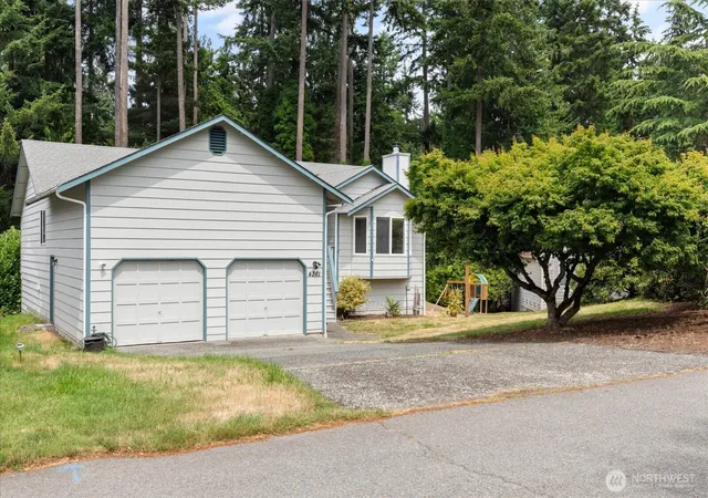 Photo 2 of Single family home for sale at 4361 Shadowood Dr, Clinton, WA 98236 | MLS# NWM2560879 | Listing updated on 2026-09-23