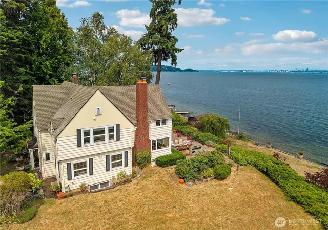 Photo 3 of Single family home for sale at 837 Colchester Dr E, Port Orchard, WA 98366 | MLS# NWM2560880 | Listing updated on 2026-09-29