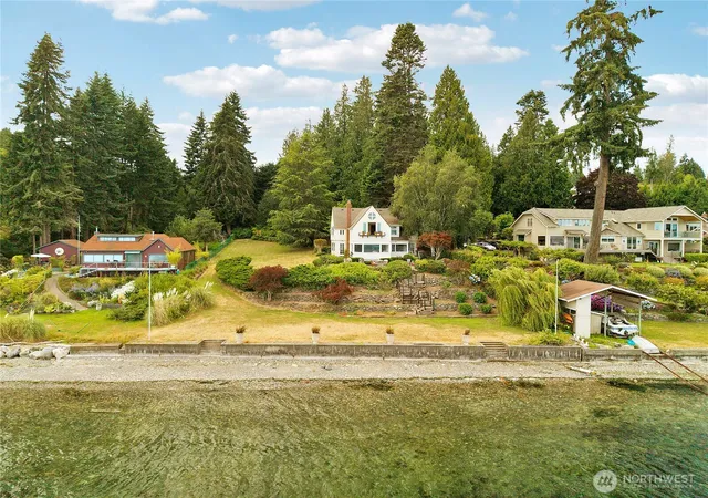 Photo 4 of Single family home for sale at 837 Colchester Dr E, Port Orchard, WA 98366 | MLS# NWM2560880 | Listing updated on 2026-09-29