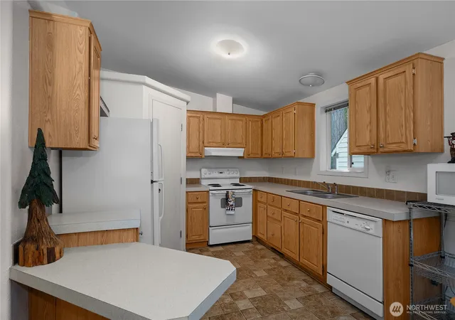Photo 4 of Manufactured home for sale at 451 E Lakeshore Dr W, Shelton, WA 98584 | MLS# NWM2560898 | Listing updated on 2026-09-23