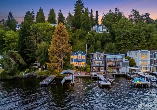 Photo 2 of Single family home for sale at 11728 Riviera Pl Ne, Seattle, WA 98125 | MLS# NWM2560921 | Listing updated on 2026-09-28