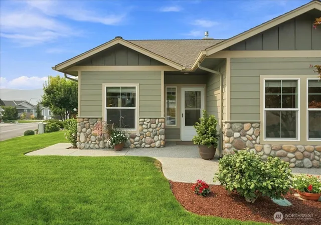 Photo 4 of Sale Pending at 387 Ridgewood Dr, Manson, WA 98831 | MLS# NWM2560929 | Listing updated on 2026-10-01
