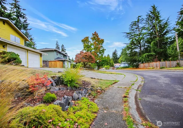 Photo 3 of Single family home for sale at 31616 3rd Place S, Federal Way, WA 98003 | MLS# NWM2560937 | Listing updated on 2026-10-01