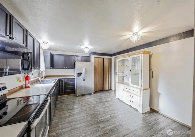Photo 4 of Single family home for sale at 31616 3rd Place S, Federal Way, WA 98003 | MLS# NWM2560937 | Listing updated on 2026-10-01