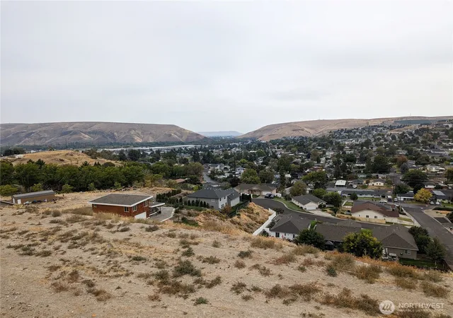 Photo 4 of Single family home for sale at 600 Vista Del Sol, Selah, WA 98942 | MLS# NWM2560951 | Listing updated on 2026-09-23