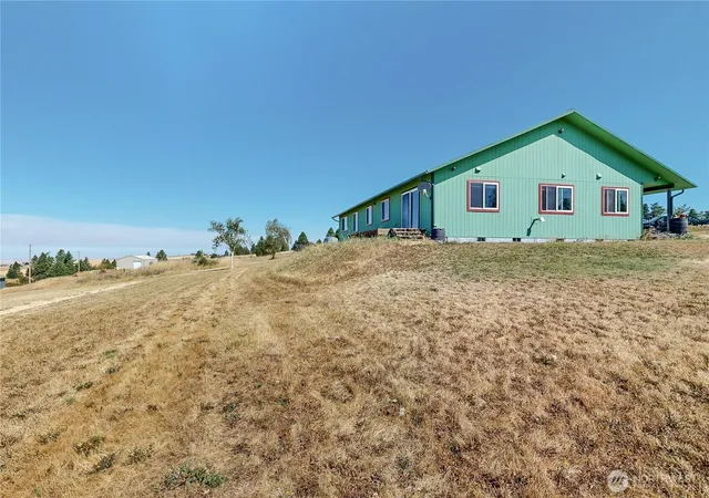 Photo 2 of Single family home for sale at 5112 Lewis Peak Rd, Waitsburg, WA 99361 | MLS# NWM2560954 | Listing updated on 2026-09-23