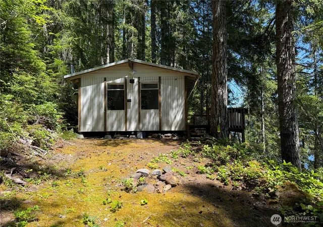 Photo 2 of Single family home for sale at 531 W Mackinaw Rd, Shelton, WA 98584 | MLS# NWM2560988 | Listing updated on 2026-09-23
