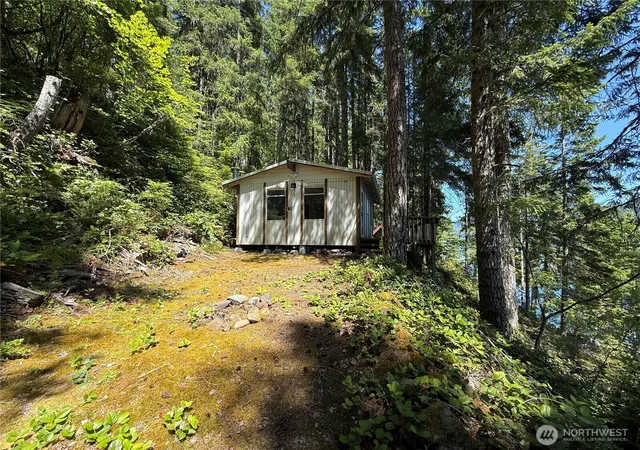 Photo 3 of Single family home for sale at 531 W Mackinaw Rd, Shelton, WA 98584 | MLS# NWM2560988 | Listing updated on 2026-09-23
