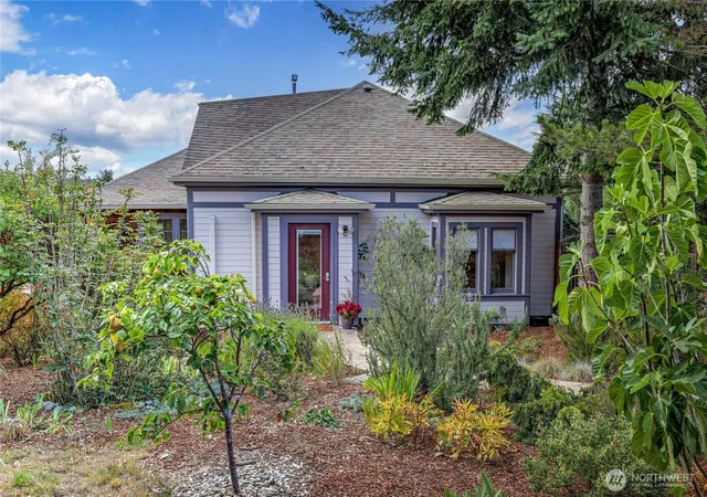 Photo 1 of Single family home for sale at 611 Rose St, Port Townsend, WA 98368 | MLS# NWM2561002 | Listing updated on 2026-09-27