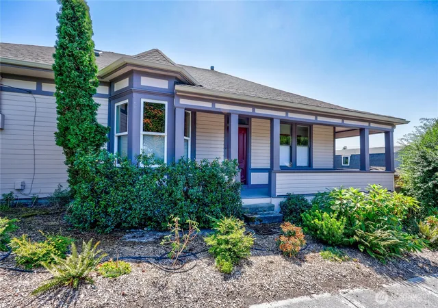 Photo 3 of Single family home for sale at 611 Rose St, Port Townsend, WA 98368 | MLS# NWM2561002 | Listing updated on 2026-09-27