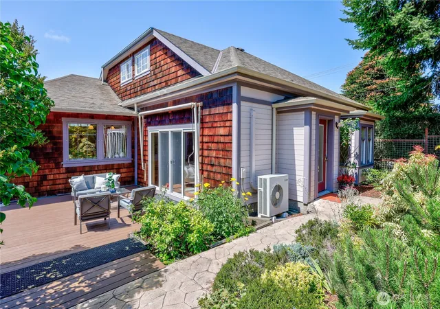 Photo 3 of Single family home for sale at 611 Rose St, Port Townsend, WA 98368 | MLS# NWM2561002 | Listing updated on 2026-09-27