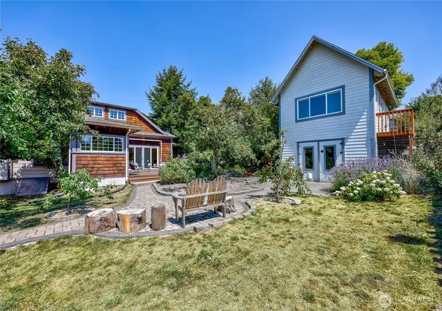 Photo 4 of Single family home for sale at 611 Rose St, Port Townsend, WA 98368 | MLS# NWM2561002 | Listing updated on 2026-09-27