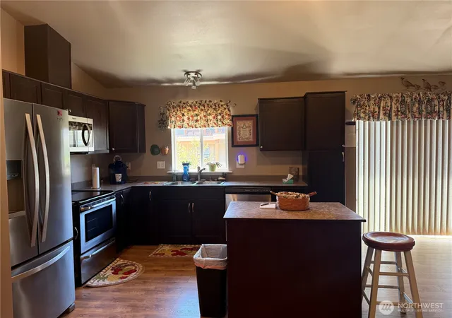 Photo 4 of Single family home for sale at 1030 Crst Loop, Entiat, WA 98822 | MLS# NWM2561003 | Listing updated on 2026-09-23