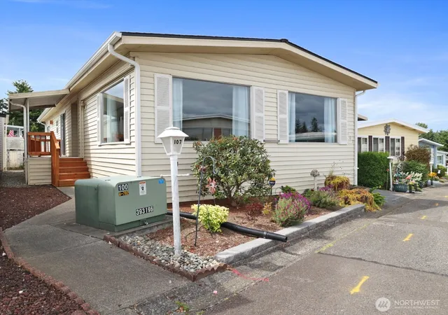 Photo 2 of Manufactured home for sale at 1415 84th Street Se #107, Everett, WA 98208 | MLS# NWM2561022 | Listing updated on 2026-09-23