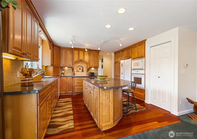 Photo 3 of Single family home for sale at 6994 Helweg Ln, Blaine, WA 98230 | MLS# NWM2561045 | Listing updated on 2026-09-21