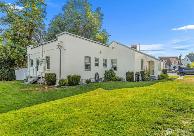 Photo 3 of Multi family home for sale at 710 S Monroe St, Wenatchee, WA 98801 | MLS# NWM2561053 | Listing updated on 2026-09-25