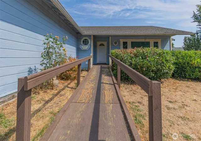 Photo 4 of Single family home for sale at 15628 92Nd Wy Se, Yelm, WA 98597 | MLS# NWM2561075 | Listing updated on 2026-09-23