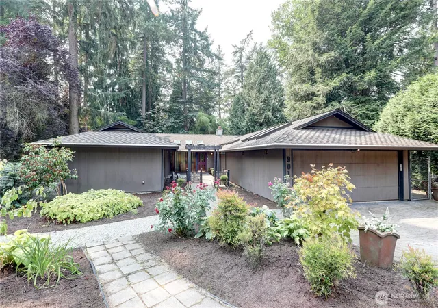 Photo 1 of Single family home for sale at 901 129th Place Ne, Bellevue, WA 98005 | MLS# NWM2561093 | Listing updated on 2026-09-25