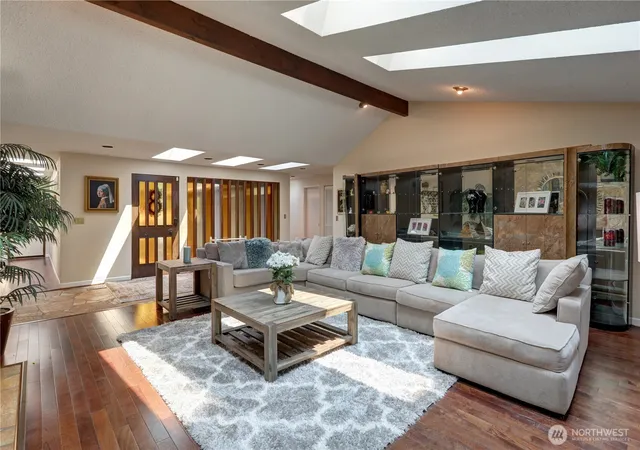 Photo 3 of Single family home for sale at 901 129th Place NE, Bellevue, WA 98005 | MLS# NWM2561093 | Listing updated on 2026-09-25