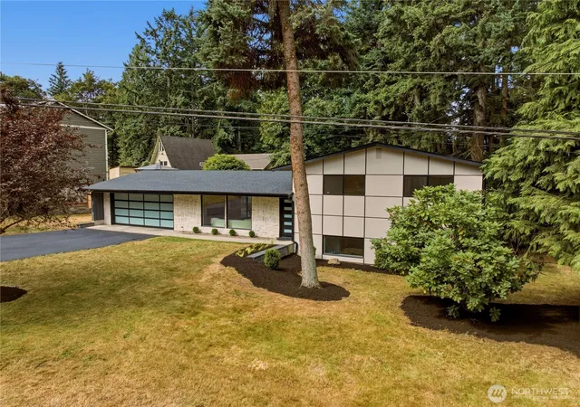 Photo 3 of Single family home for sale at 15709 76th Place Ne, Kenmore, WA 98028 | MLS# NWM2561125 | Listing updated on 2026-10-01