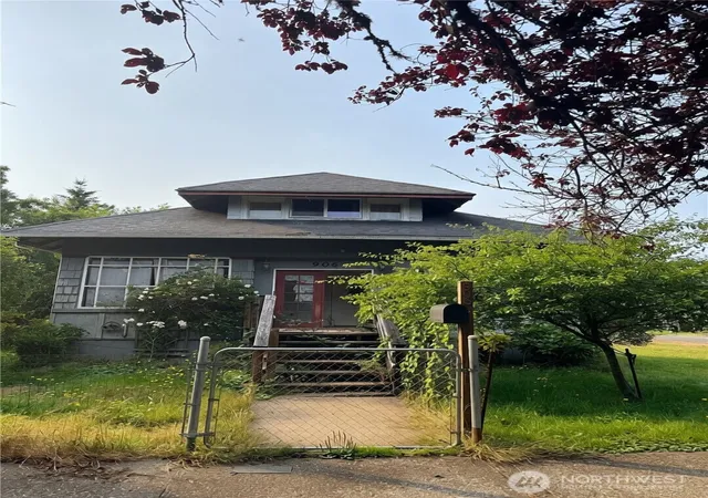 Photo 1 of Sale Pending at 906 Maple St, Hoquiam, WA 98550 | MLS# NWM2561128 | Listing updated on 2026-09-30